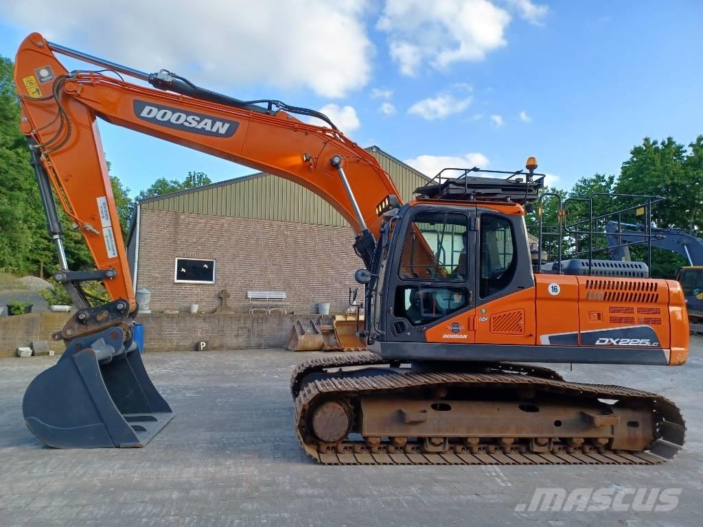Doosan DX 225 LC-5 Pásová rýpadla