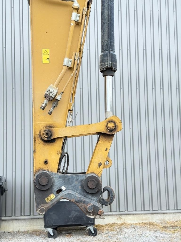 CAT 326 F L Pásová rýpadla