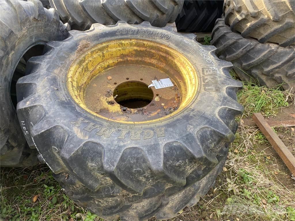  380/85R30 Pneumatiky, kola a ráfky