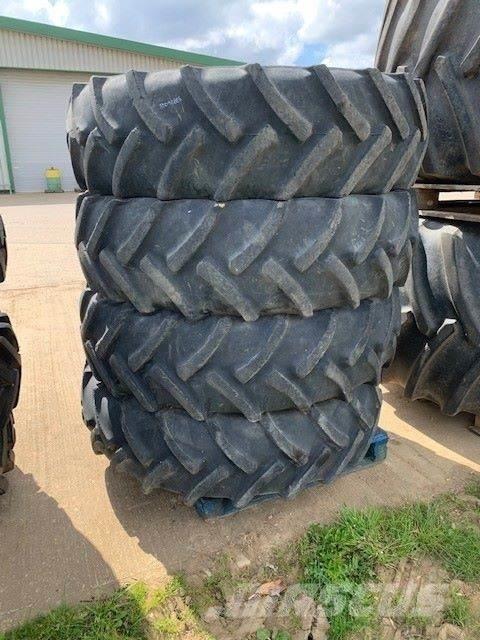  380/85R34 Pneumatiky, kola a ráfky