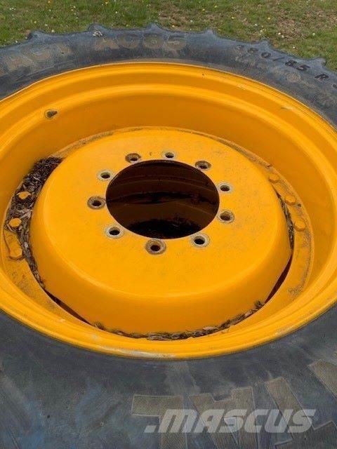  380/85R34 Pneumatiky, kola a ráfky