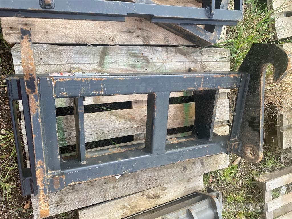  ADAPTOR PLATE Teleskopické nakladače pro zemědělství