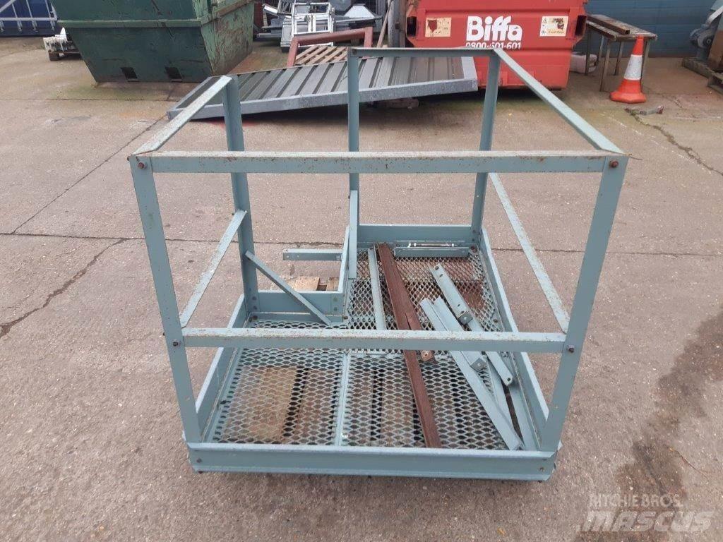  Carier ACCESS Další zvedače a plošiny