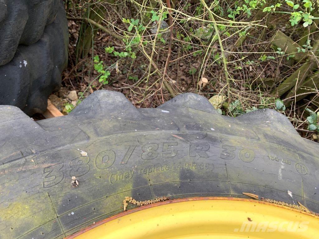  FRONT WHEELS Pneumatiky, kola a ráfky