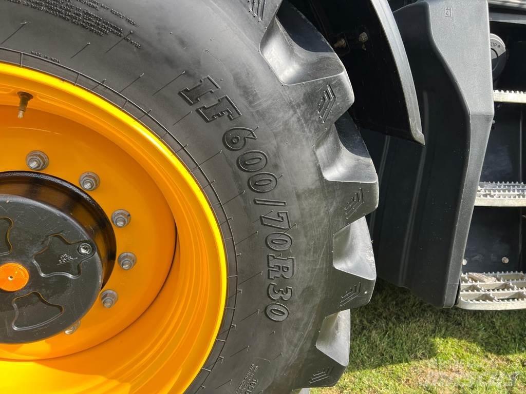JCB 4220 FASTRAC Traktory