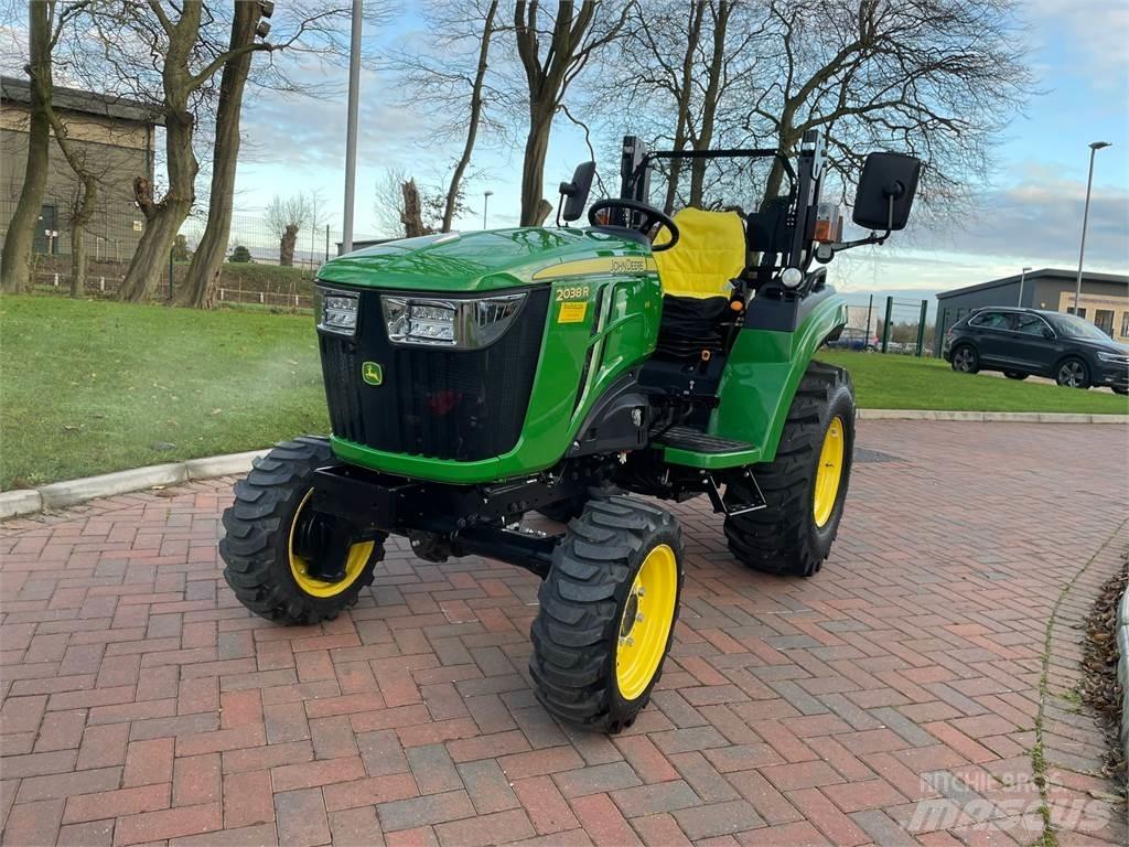 John Deere 2038R Kompaktní traktory