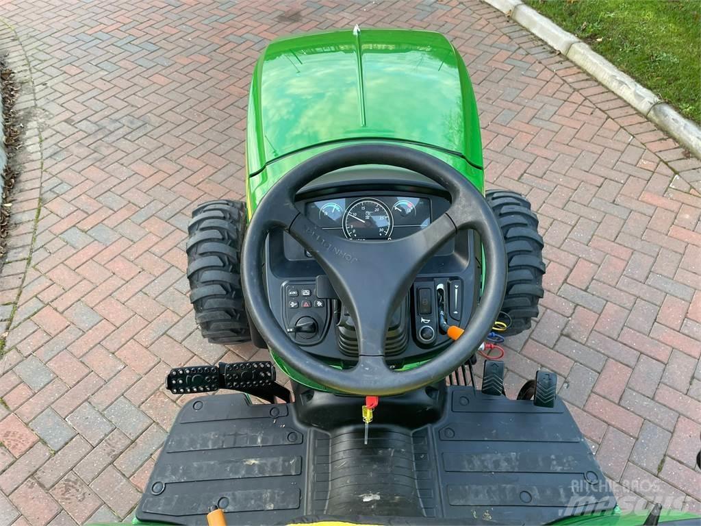 John Deere 2038R Kompaktní traktory