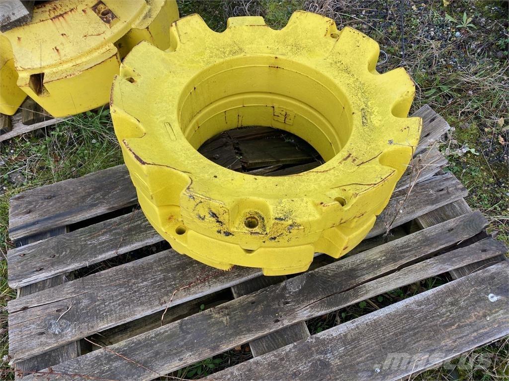 John Deere 205KG Pneumatiky, kola a ráfky