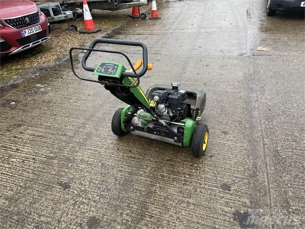 John Deere 220C Další
