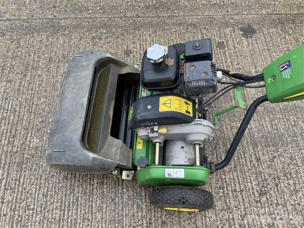 John Deere 220C Další