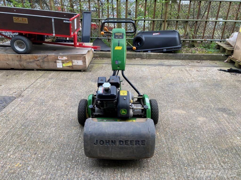 John Deere 220C Další