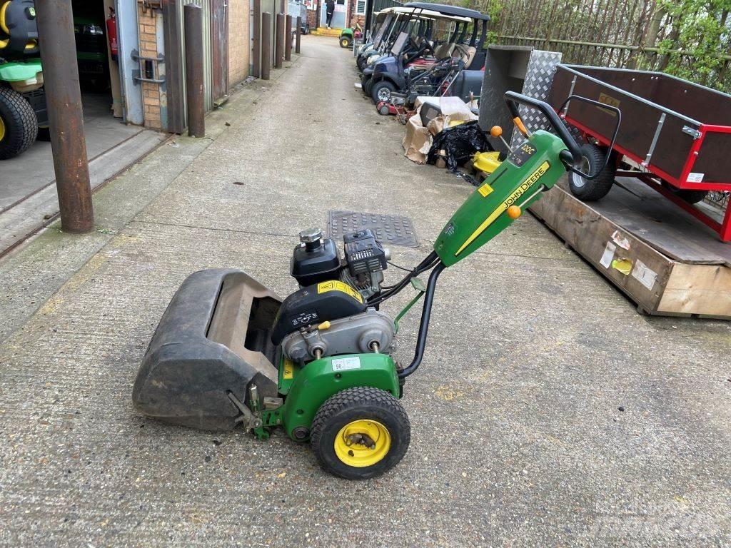John Deere 220C Další