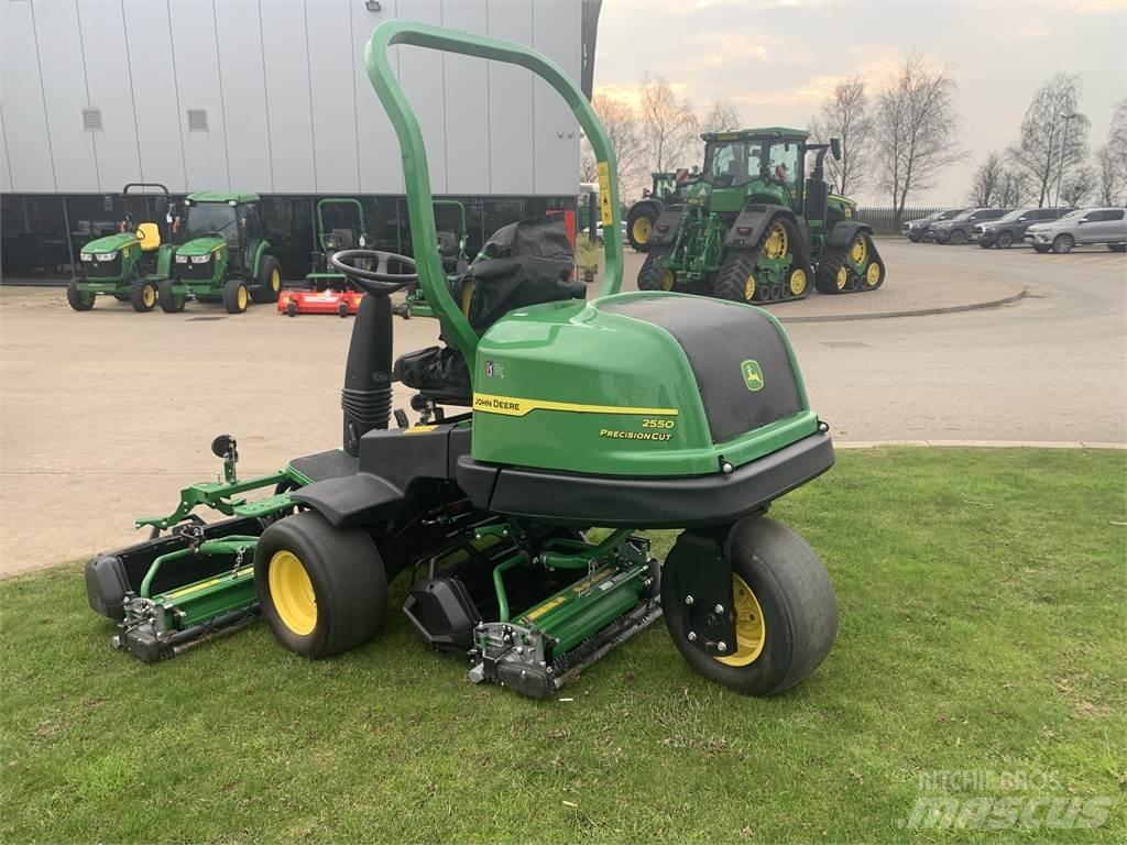 John Deere 2550 Další