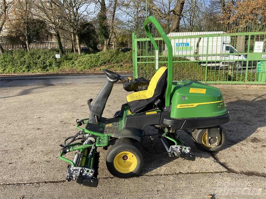 John Deere 2550E Další