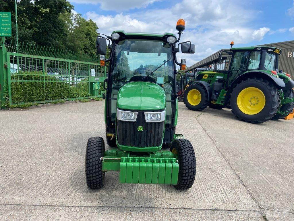 John Deere 3046R Kompaktní traktory