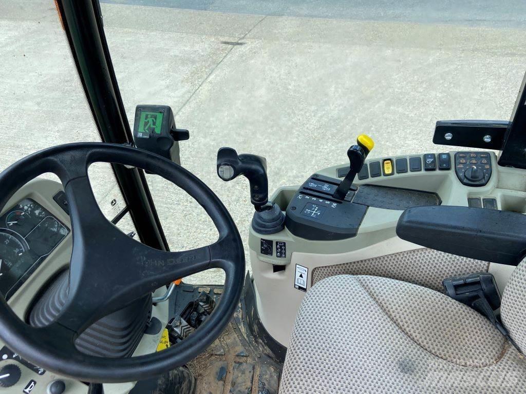 John Deere 3046R Kompaktní traktory