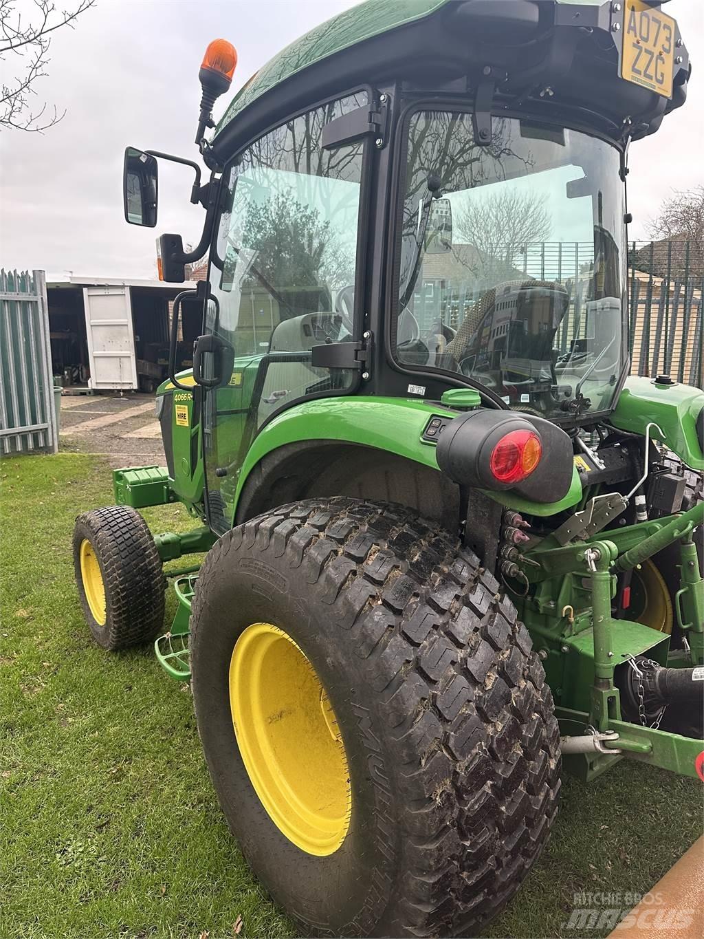 John Deere 4066R Kompaktní traktory
