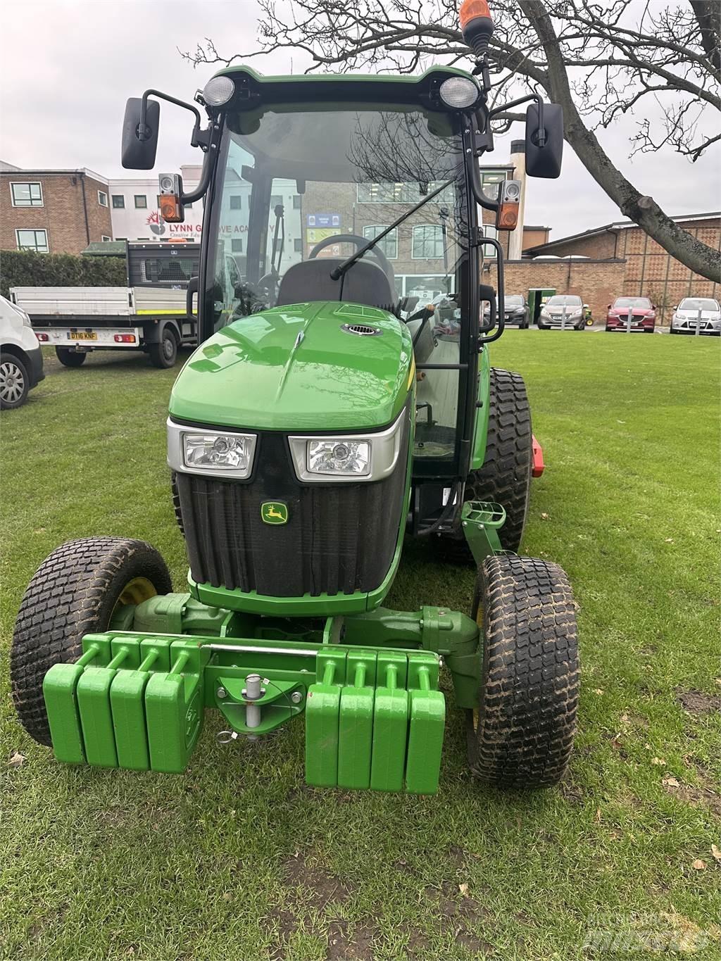 John Deere 4066R Kompaktní traktory
