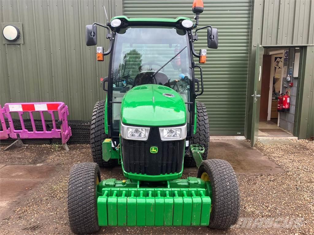John Deere 4066R Kompaktní traktory