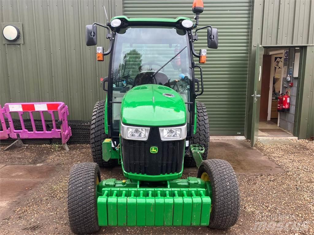 John Deere 4066R Kompaktní traktory