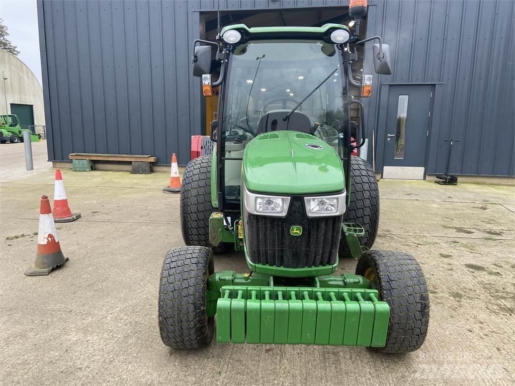John Deere 4066R Kompaktní traktory