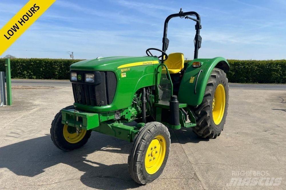 John Deere 5055E Traktory