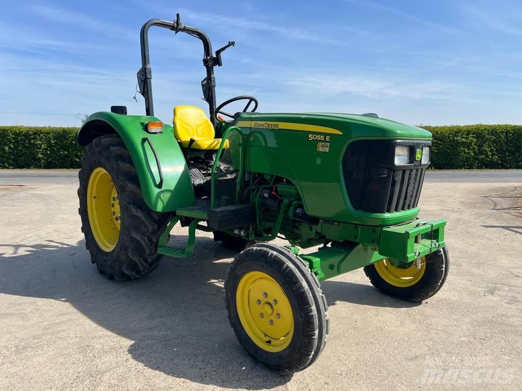 John Deere 5055E Traktory