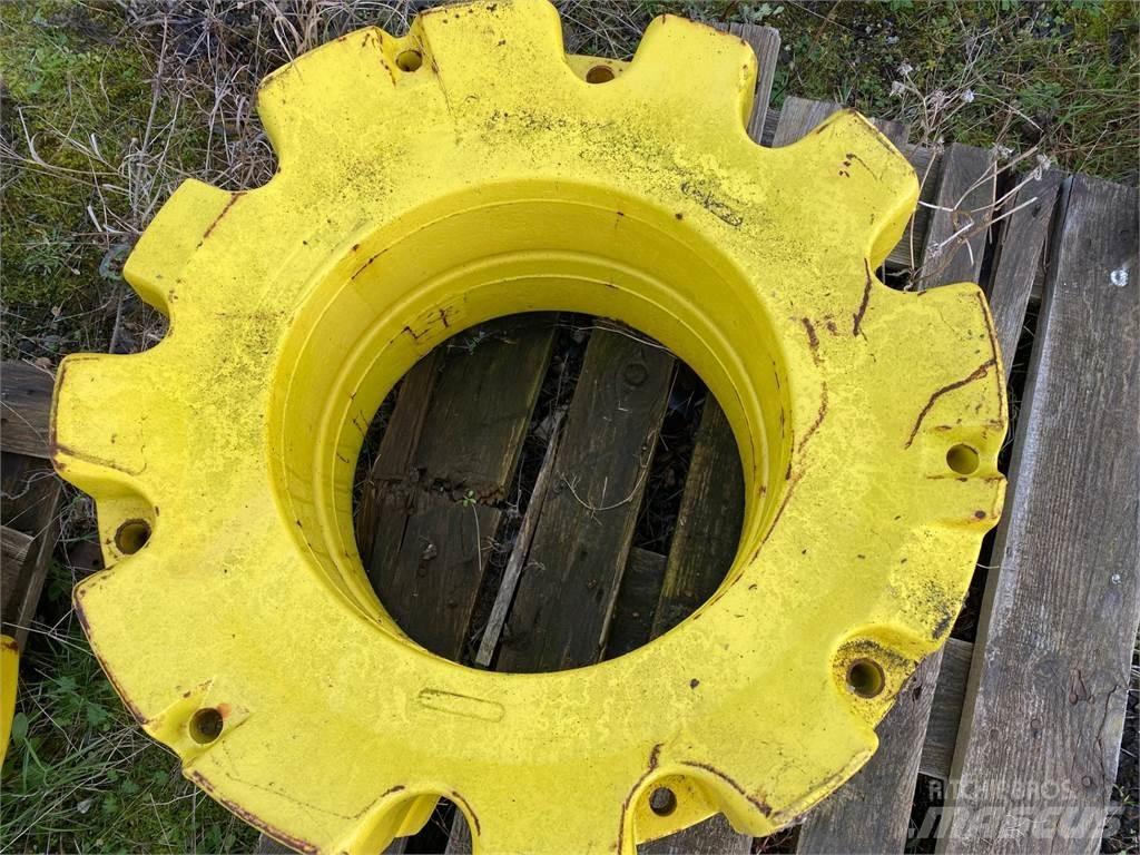 John Deere 600KG Pneumatiky, kola a ráfky