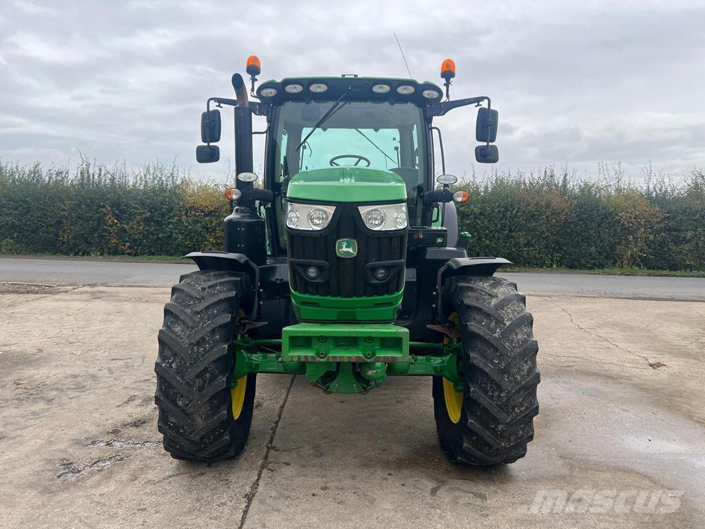 John Deere 6135R Traktory