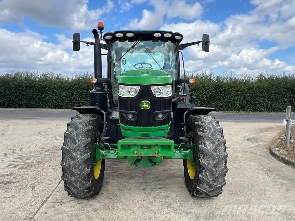 John Deere 6135R Traktory