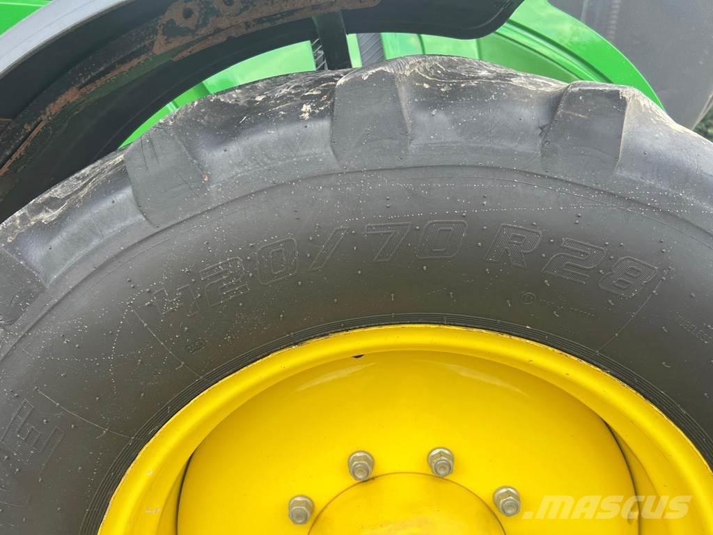 John Deere 6135R Traktory