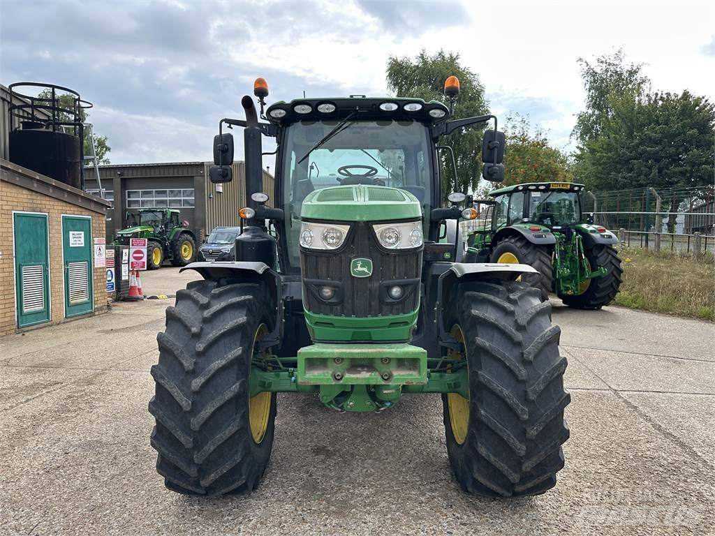 John Deere 6155R Traktory