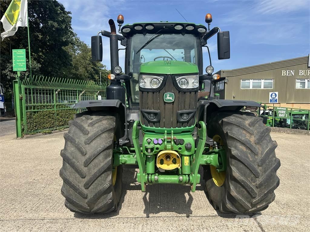 John Deere 6215R Traktory