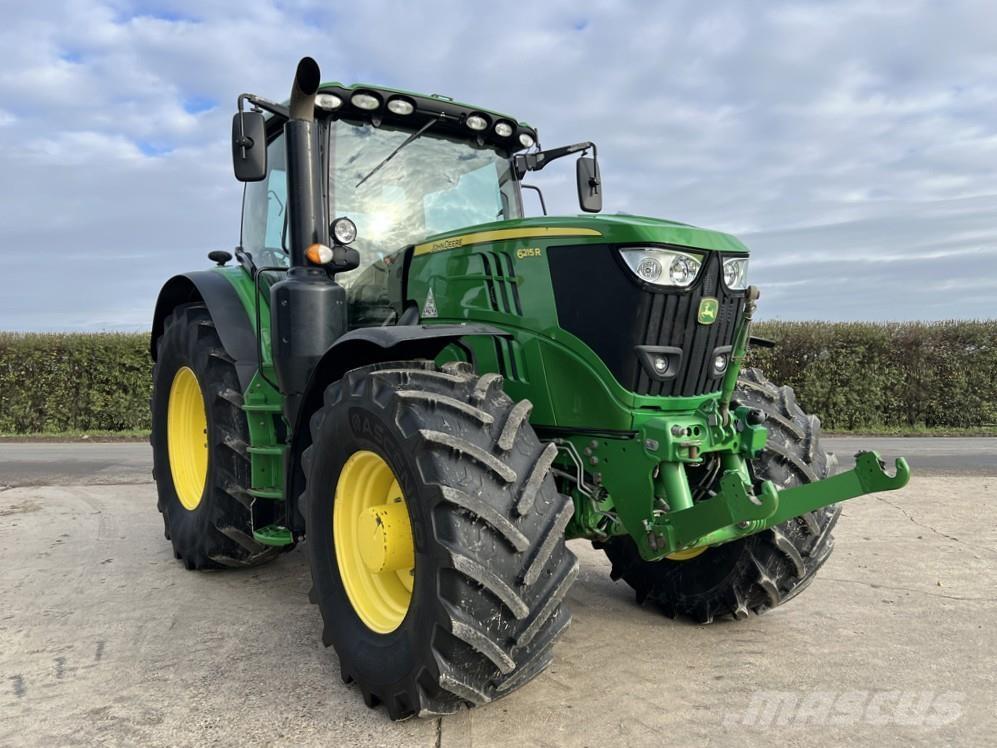 John Deere 6215R Traktory