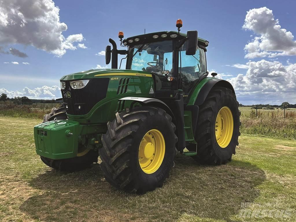 John Deere 6215R Traktory