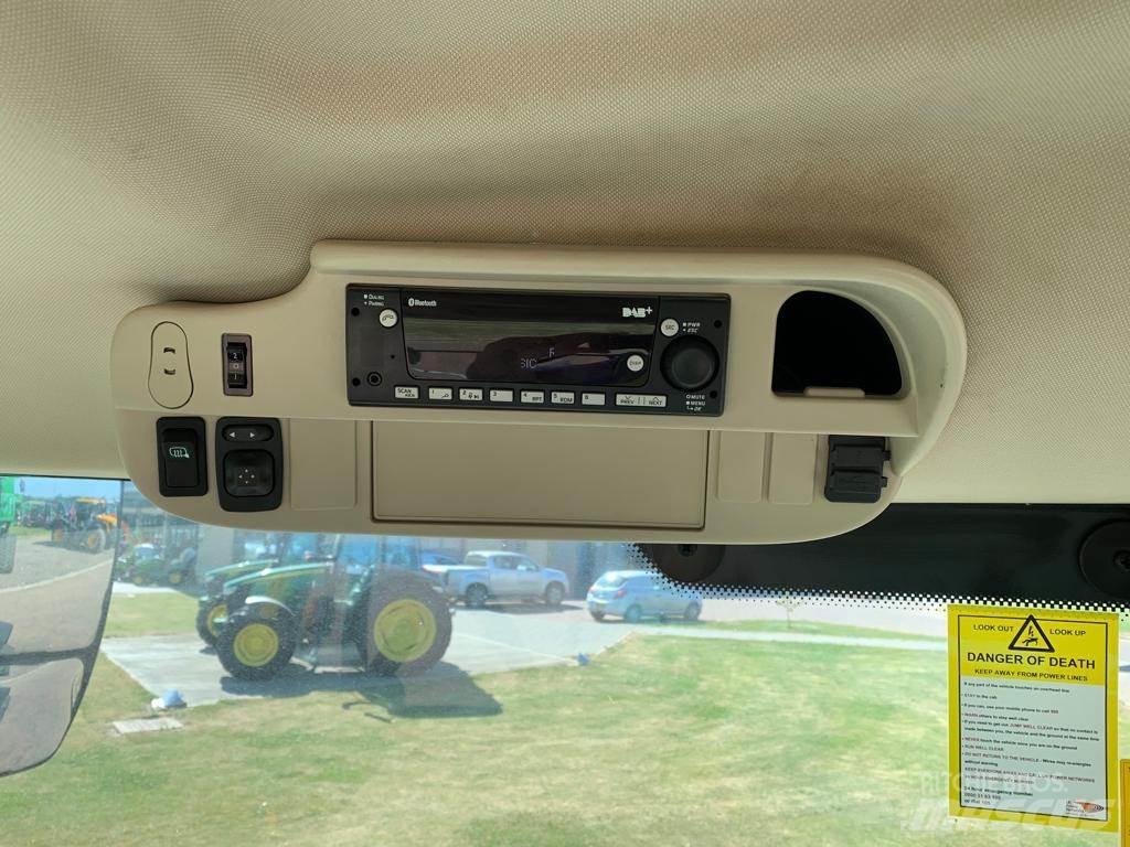 John Deere 6215R Traktory