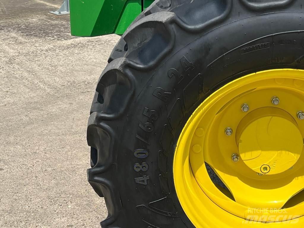 John Deere 6R120 Traktory
