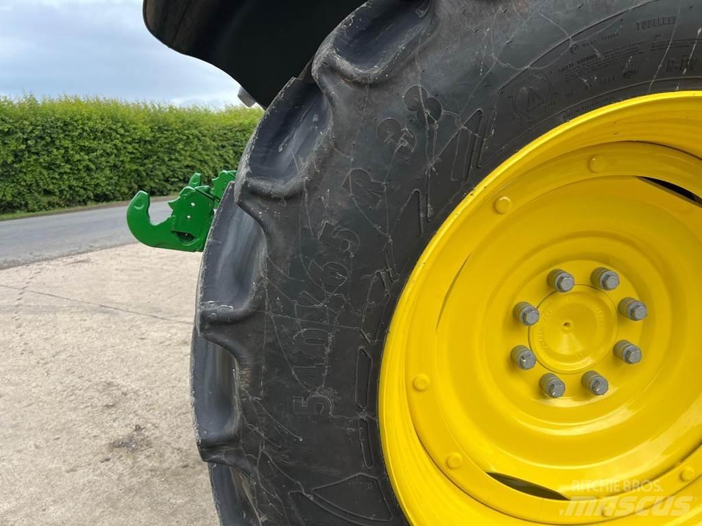 John Deere 6R120 Traktory