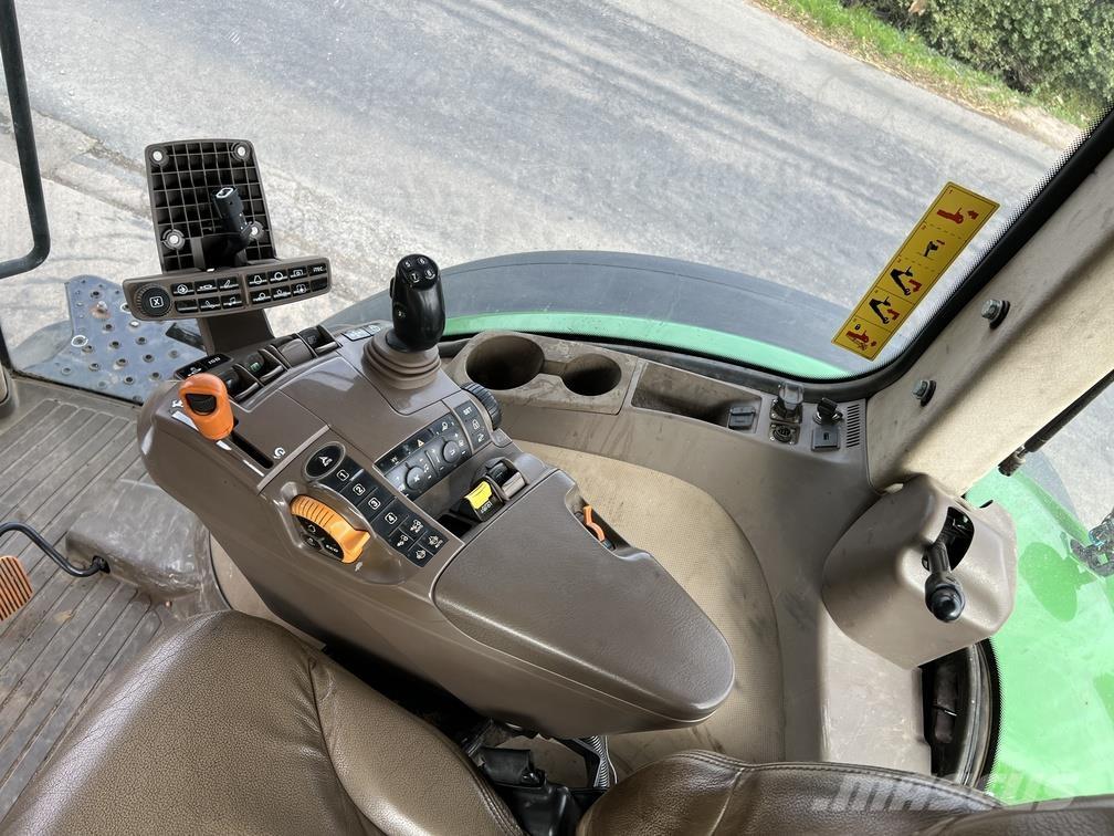 John Deere 7230R Traktory