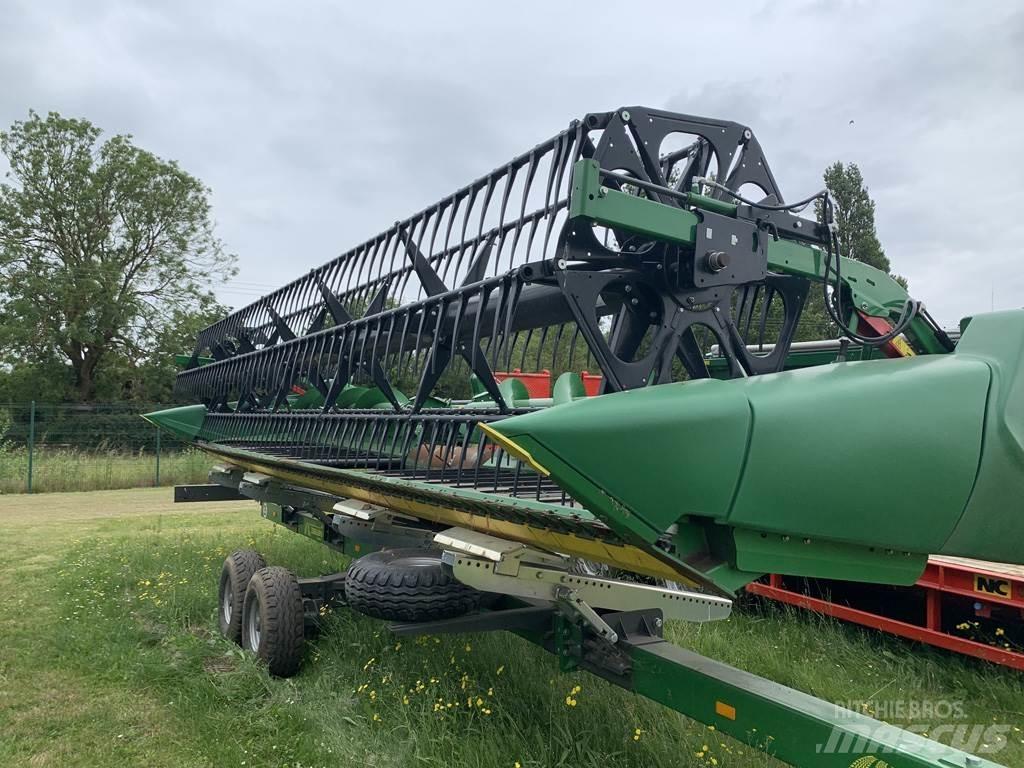 John Deere 725D Sklízecí mlátičky