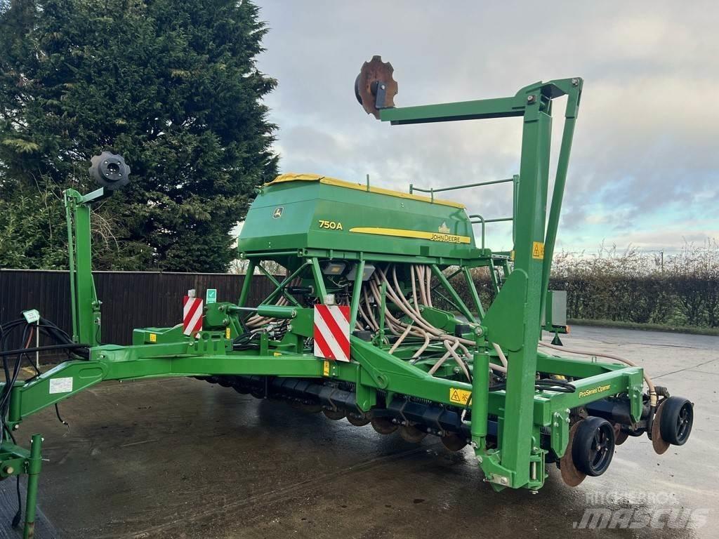 John Deere 750A Mechanické secí stroje