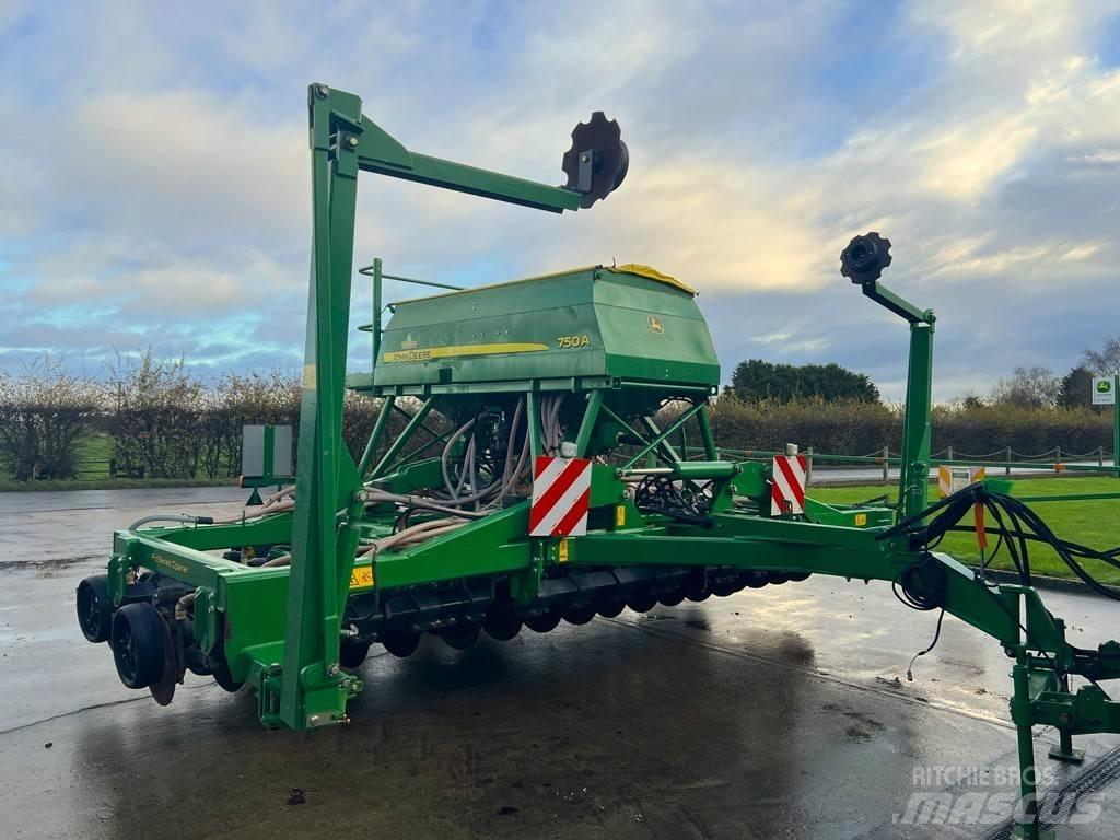 John Deere 750A Mechanické secí stroje