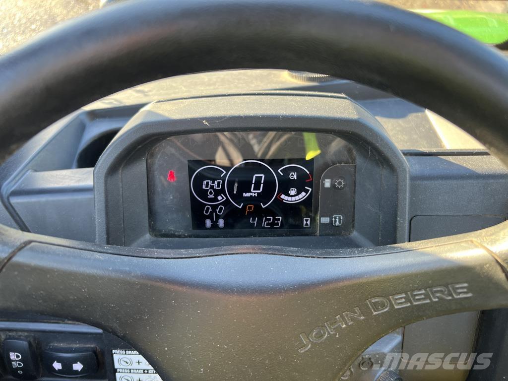 John Deere 865M Terénní vozidla