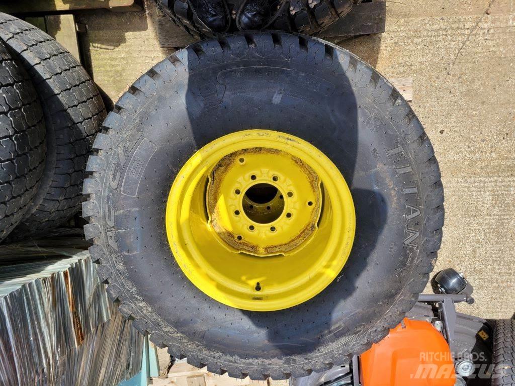 John Deere WHEELS Kompaktní traktory