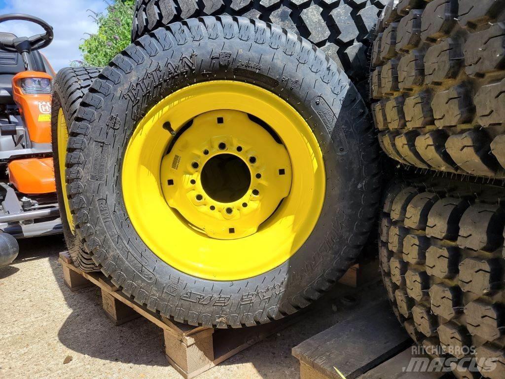 John Deere WHEELS Kompaktní traktory