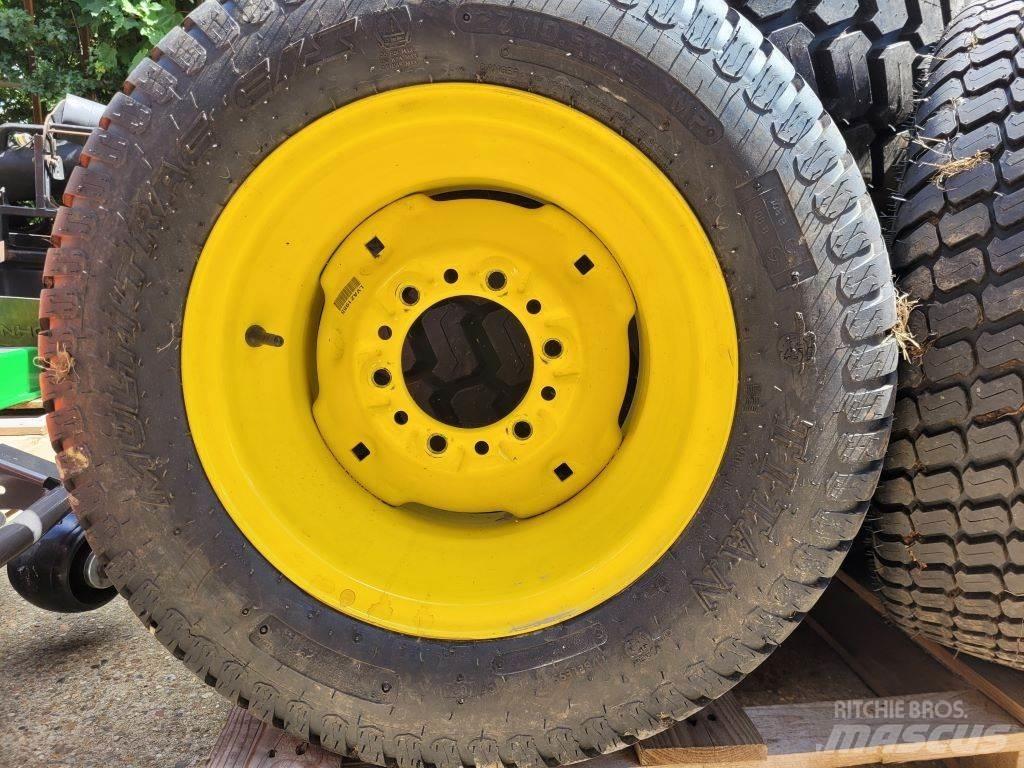 John Deere WHEELS Kompaktní traktory