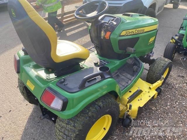 John Deere X750 Traktory