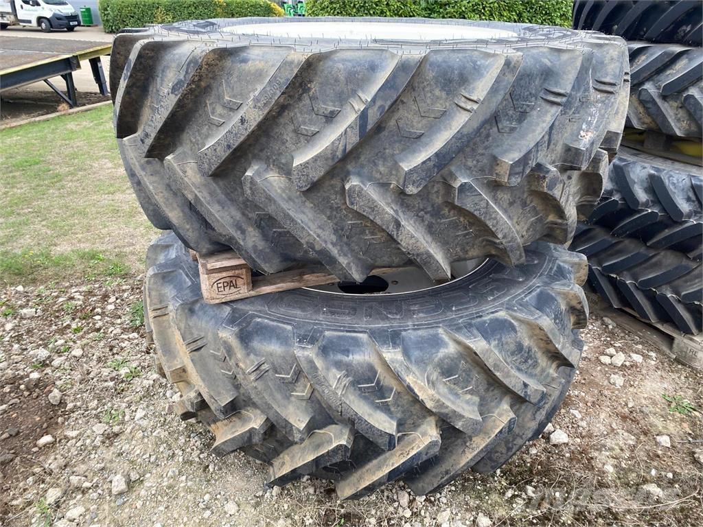 Kuhn 600/65R38 Pneumatiky, kola a ráfky