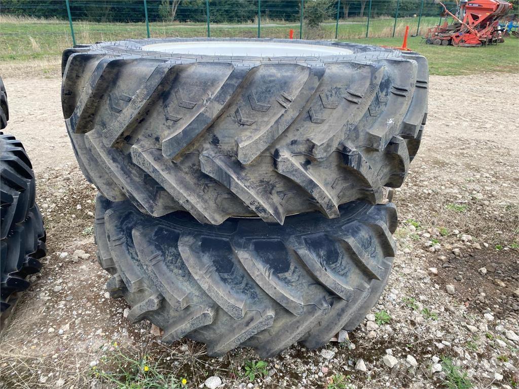 Kuhn 600/65R38 Pneumatiky, kola a ráfky