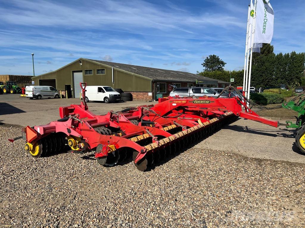 Väderstad CR925 Konvenční pluh